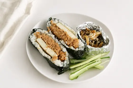 ข้าวปั้นแฮมเบิร์กเจ ห่อสาหร่าย